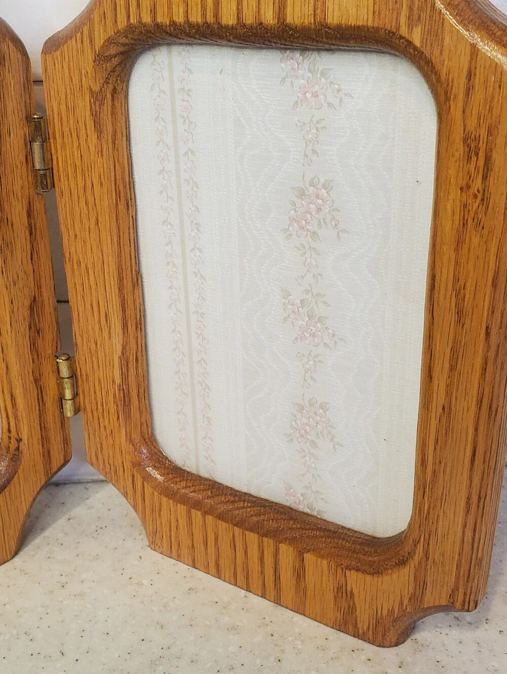 Vintage Hinged Wooden Double Picture Frame Tabletop Grandmacore Cottagecore 9.5